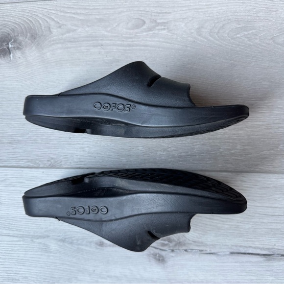 Oofos slide size womens 7 lightly used. - Picture 3 of 6